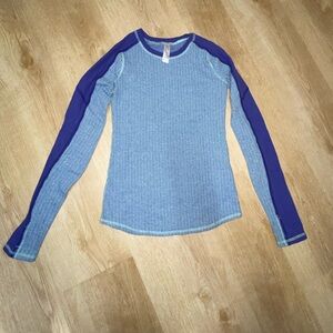 Ivivva Lululemon Long Sleeve Activewear Athletic Top with Thumbholes Girl’s 10